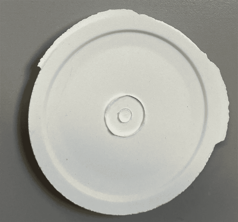 灰底白色 cartone 圆形封面。